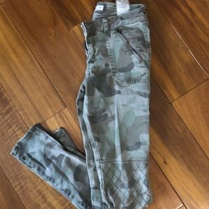 Abercrombie camo pants with zippers 0